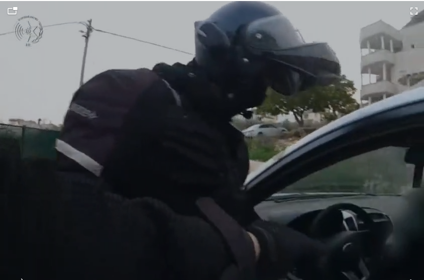 اعتقال مشتبه من الناعورة بحوزته سلاح ومخدرات